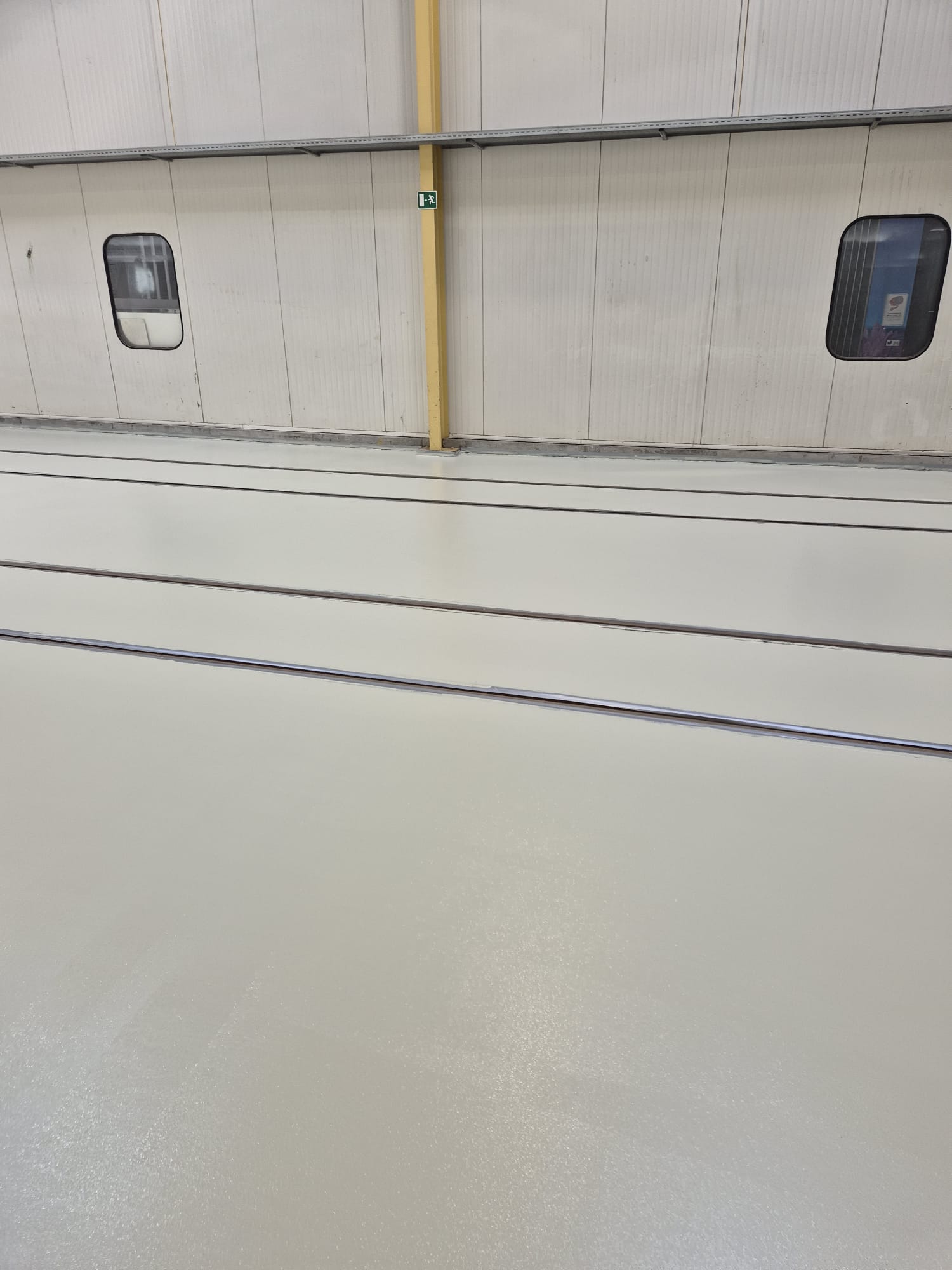 Epoxycoating voor Tramstelplaats De Lijn Oostende: Duurzaam en Kwalitatief Vakmanschap van Abbi Industrie