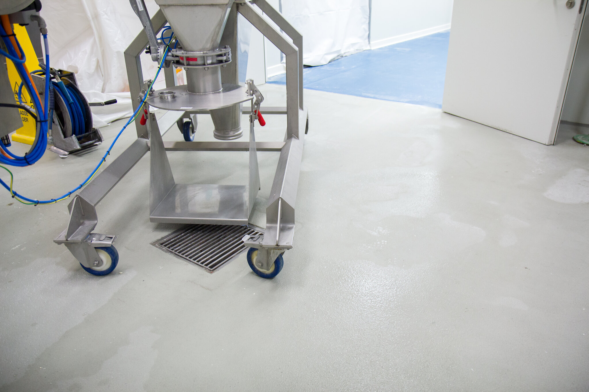 Ucrete-vloer met afvoerputje – hygiënische vloeroplossing voor industriële omgevingen