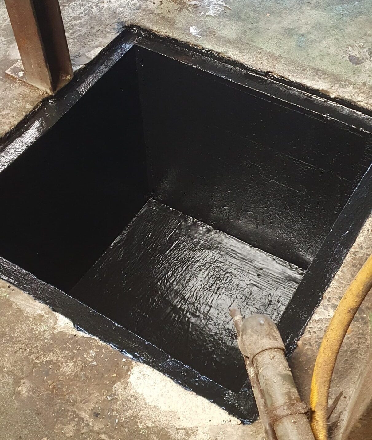 Herstelling van een toezichtsput bij EOC met vinylester novalak